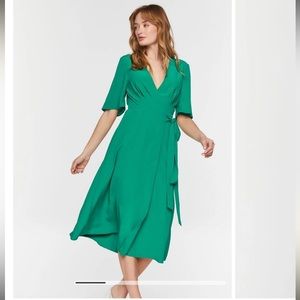 NWT Crepe Midi Wrap Dress in Green. Size XL. New with tags. Forever21.
